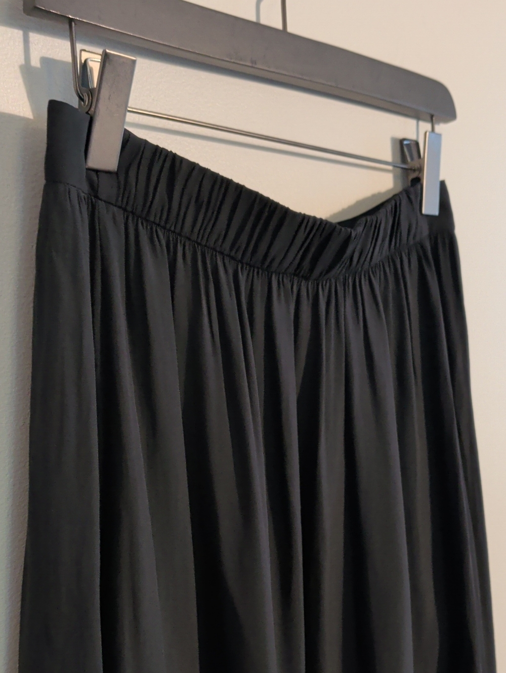 ARITZIA talula black hi-low midi skirt - size medium - Picture 7 of 9